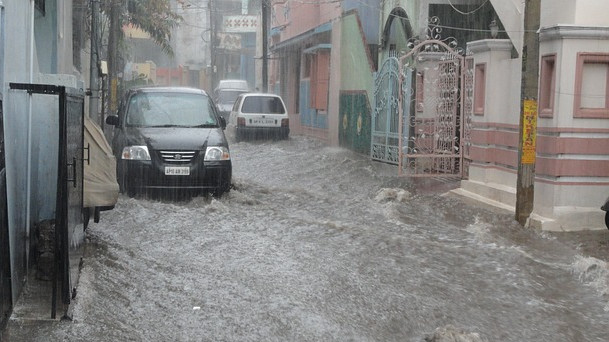 Наводнение в Етрополе след поредните обилни валежи: Какви са щетите
