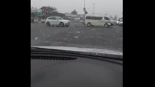 Рядко явление: Снеговалеж изненада Южна Африка
