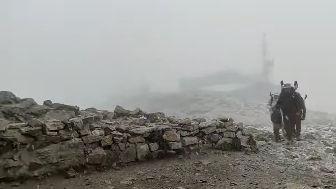 Сняг през юли на връх Мусала