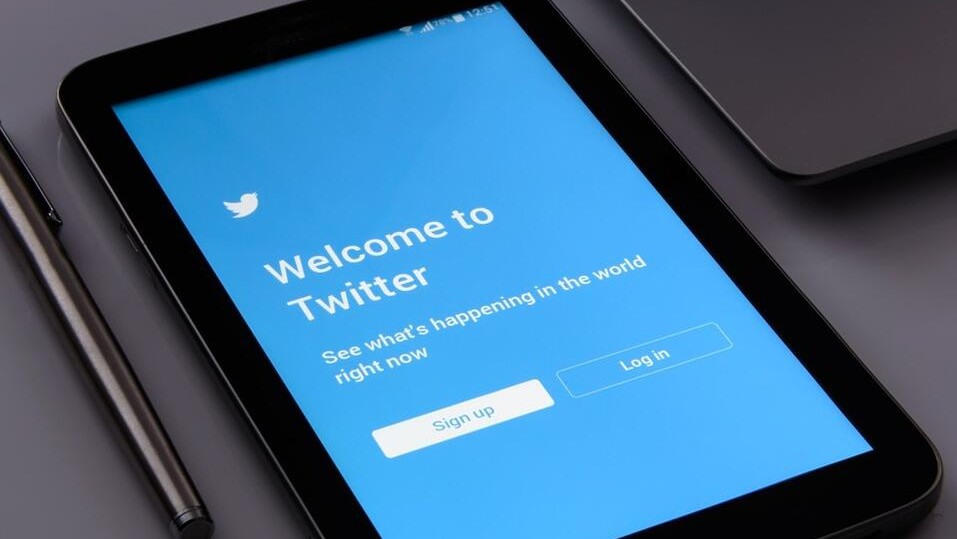 „Туитър“ заплашва „Мета“ със съд заради приложение