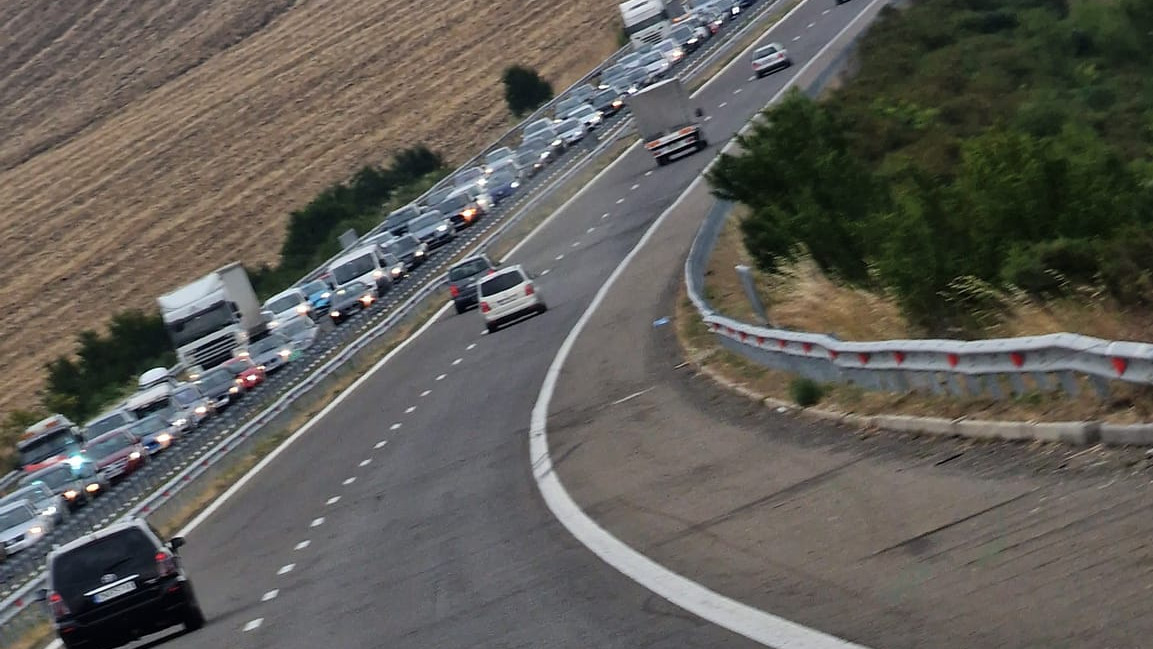 Отново: Километрично задръстване на магистрала „Тракия“ ВИДЕО