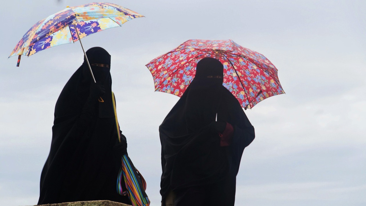 Талибаните в Афганистан: Жените губят стойността си, ако мъжете виждат лицата им навън