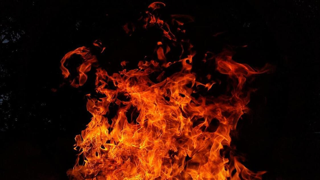 Голям пожар гори край три села в Бургаско, засегната е къща