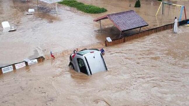 В Царево продължава борбата с щетите след потопа