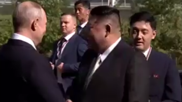 Путин и Ким Чен-ун се срещнаха на космодрума „Восточний“, преговорите започнаха