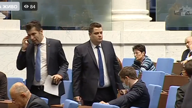 НА ЖИВО Парламентът гласува първия вот на недоверие срещу кабинета "Денков"