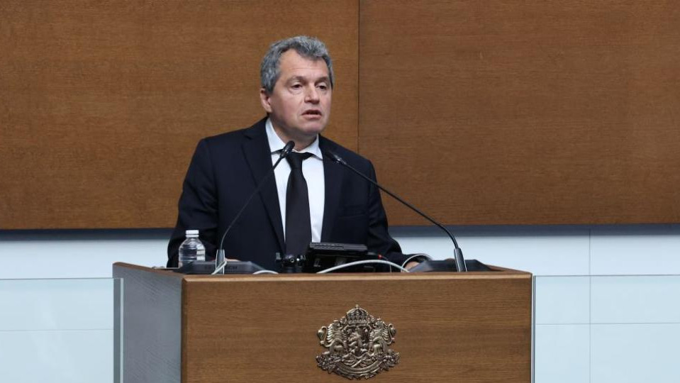 Тошко Йорданов получи забележка в парламента, нарече Денков „придатък“ и „секретарка на Пеевски“