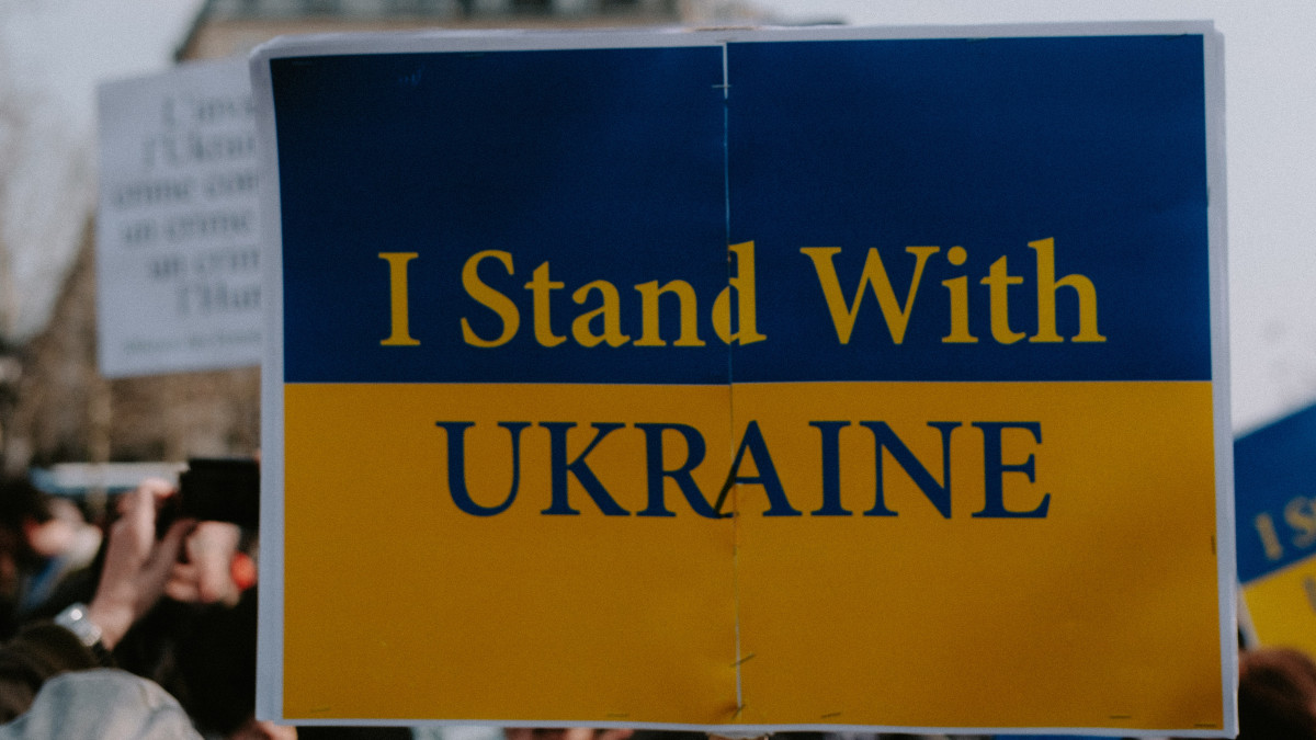 Външните министри на ЕС обсъждат зимния пакет помощ за Украйна
