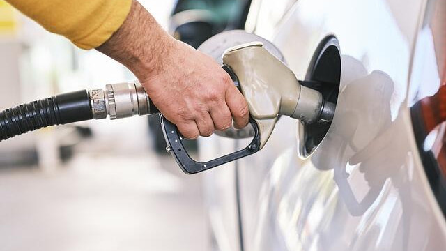 Държавата ни обещава: По 73 ст. компенсация за литър гориво