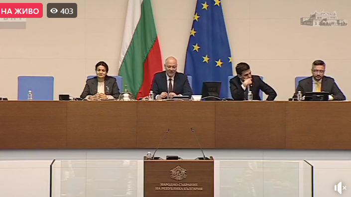 Кабинетът преодоля първия си вот на недоверие