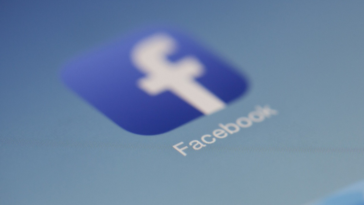 Защо служителите на “Фейсбук” и “Инстаграм” полудяват?