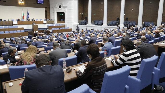 Парламентът почна работа, шестима депутати аут НА ЖИВО