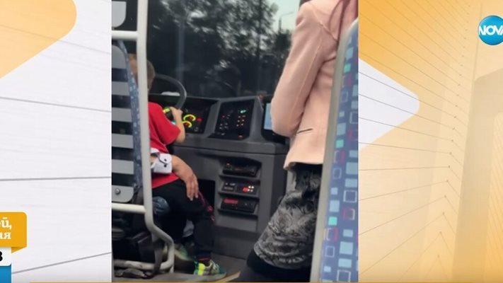 Шофьорът на рейс в Пловдив, предоставил на дете да кормува, се размина с акт
