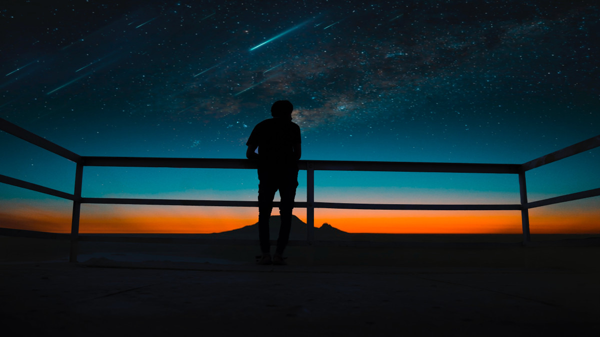 Шоу в небето: Наблюдаваме зрелищен метеоритен дъжд тази нощ