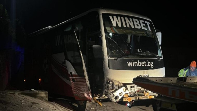 Шофьорът на катастрофиралия край Дряново автобус вероятно е починал от инфаркт