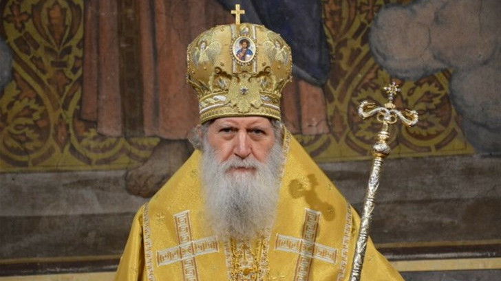 Патриарх Неофит е на командно дишане във ВМА