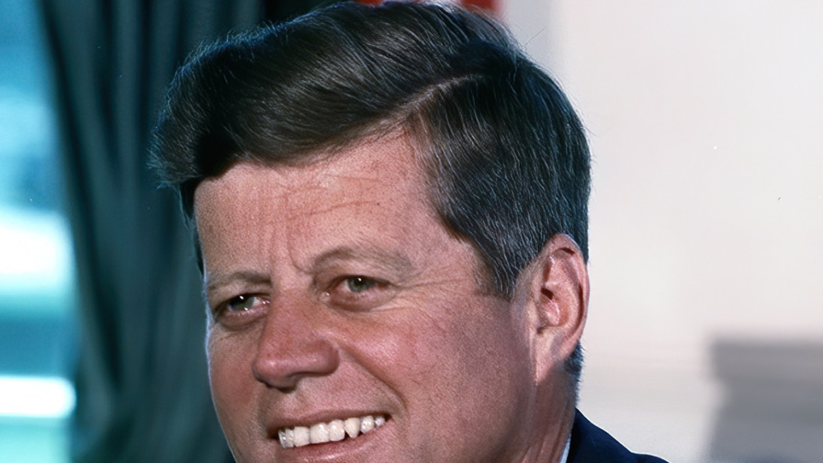 Строго скретно: Кенеди убит заради извънземните?