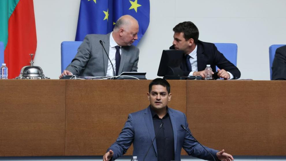 Тошко Йорданов и Радостин Василев се „захапаха" в Народно събрание