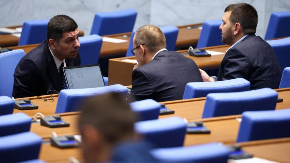 След спор и скандали в парламента: Депутатите гласуваха да дадем безвъзмездно БТР-и на Украйна