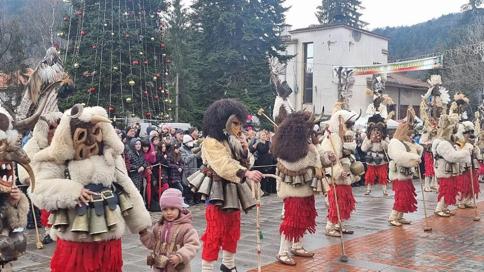 Община Брезник започна подготовката на маскарадния фестивал „Сурва“