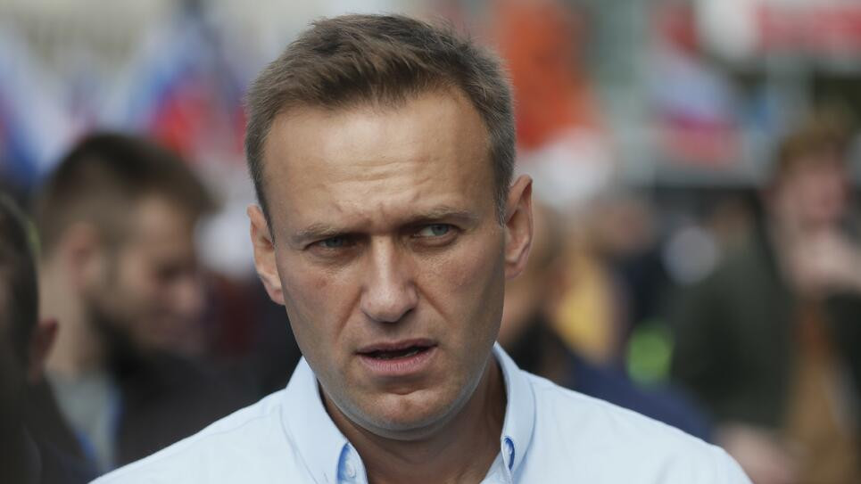 Навални с първи пост от Арктика: Аз съм вашият нов дядо Мраз