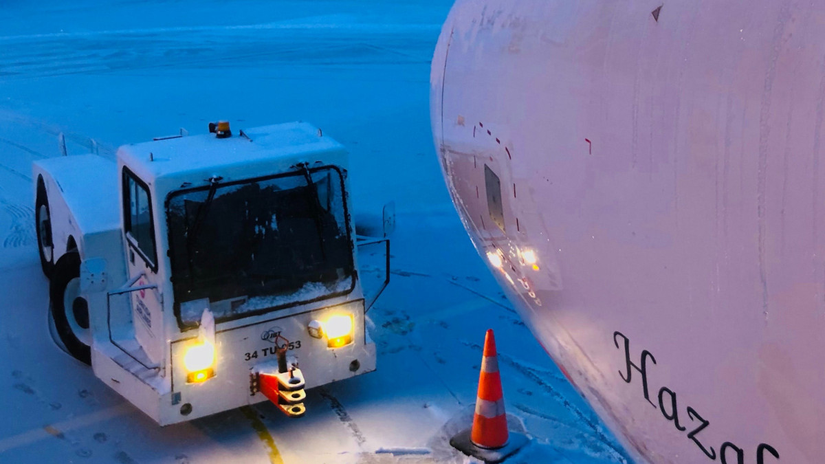 Българи от дни са блокирани на летището в Мюнхен заради снежна буря
