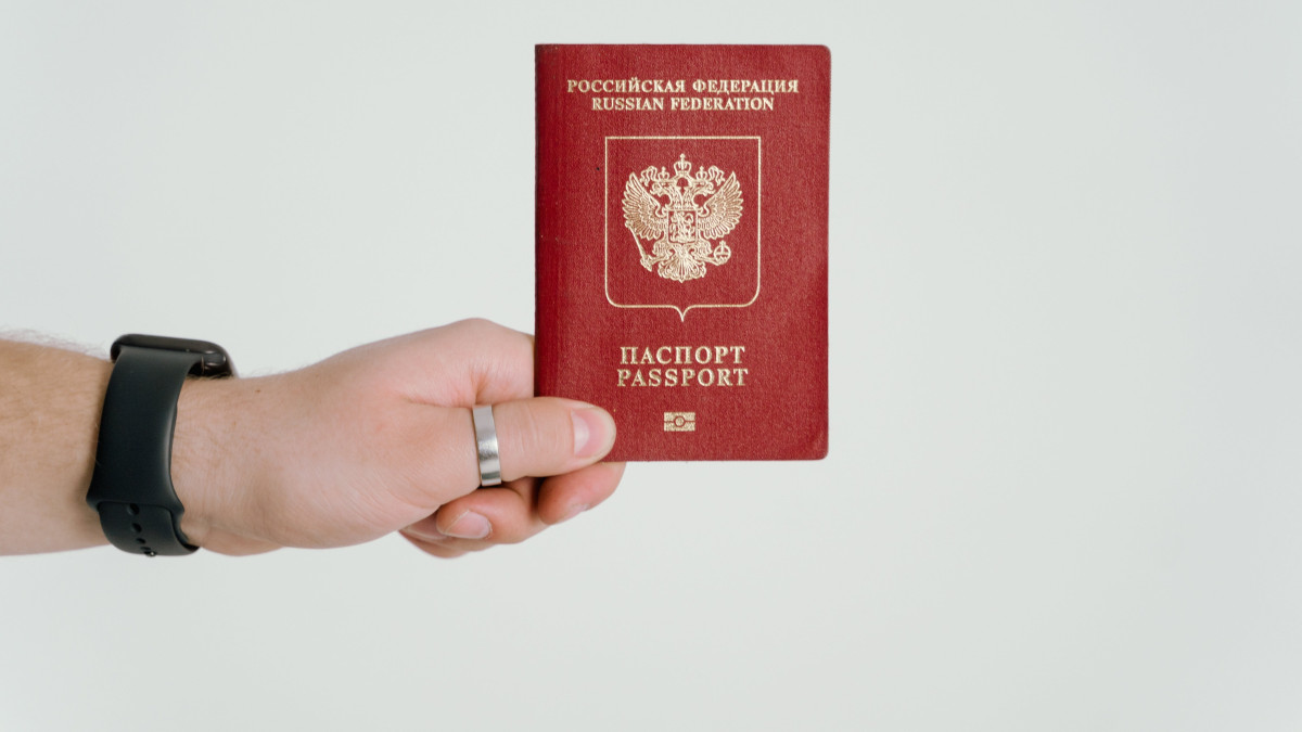 Руските граждани със забрана за пътуване в чужбина имат 5 дни да предадат паспортите си