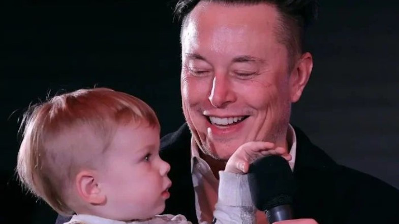 Компания на Мъск имплантира мозъчен чип на човек