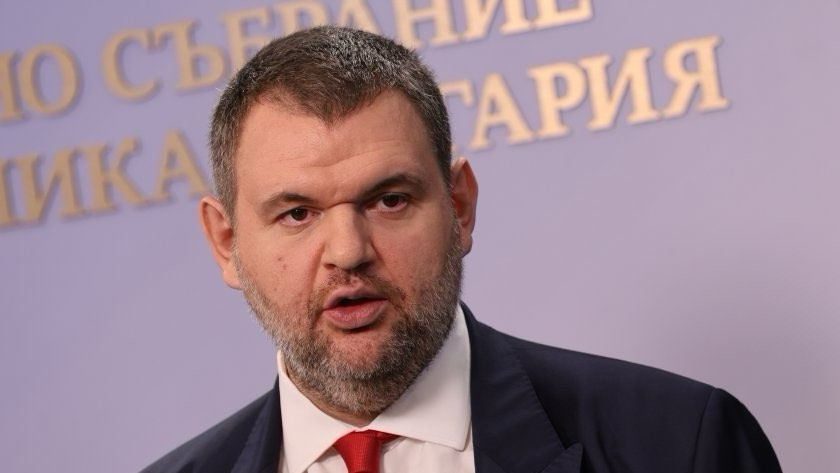 Пеевски за Тагарев: Един самозабравил се министър унизи парламента
