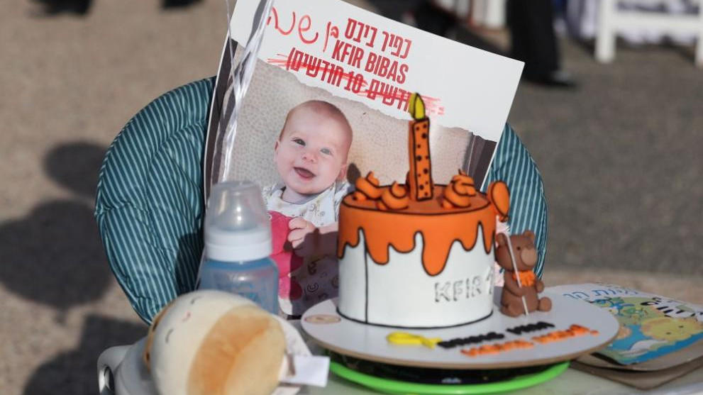 В Израел отбелязват първия рожден ден на Кфир Бибас, най-младият заложник, взет в Газа
