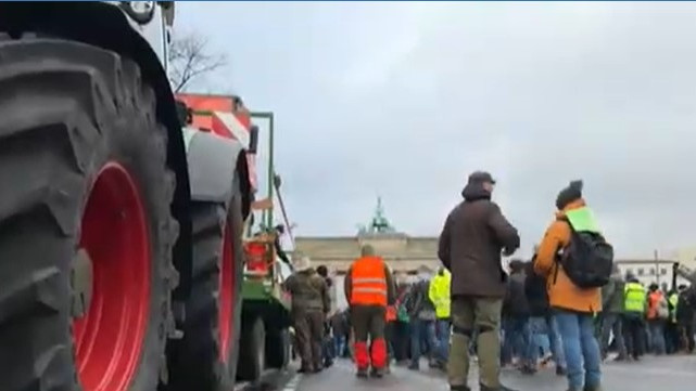 Хиляди трактори блокираха центъра на Берлин