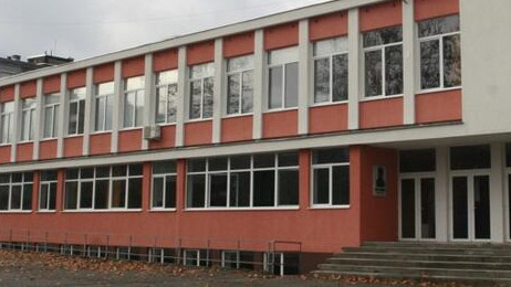 Десетки български училища се продават, цените им са символични