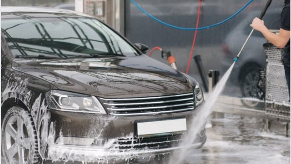Как правилно да мием колата през зимата