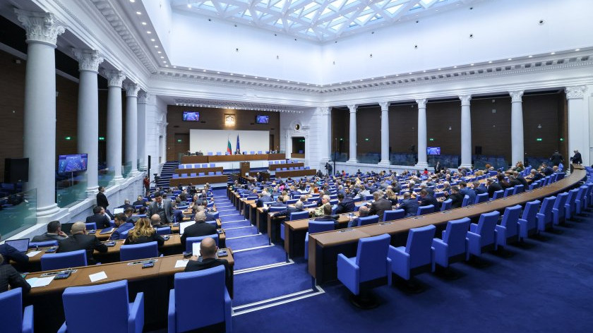 НА ЖИВО: Парламентът ще обсъди промени в Закона за българското гражданство