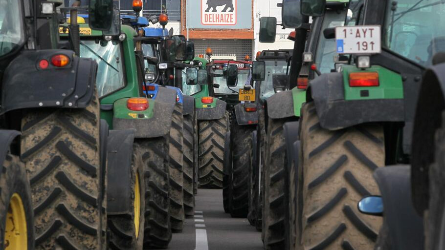 Фермери влязоха с трактори в Солун и Брюксел