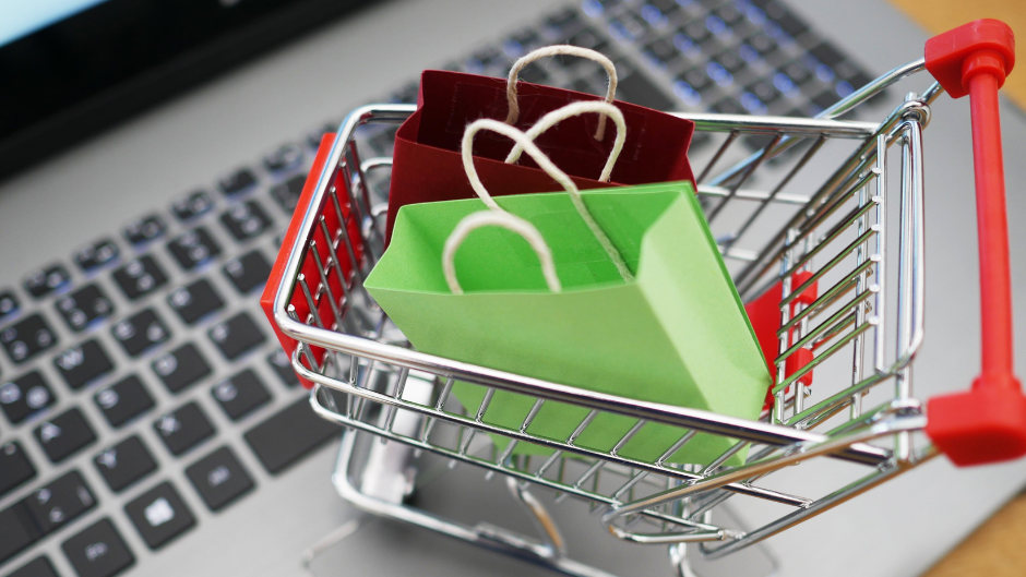 НСИ: Разходите не спират да растат, най-много харчим за храна и напитки