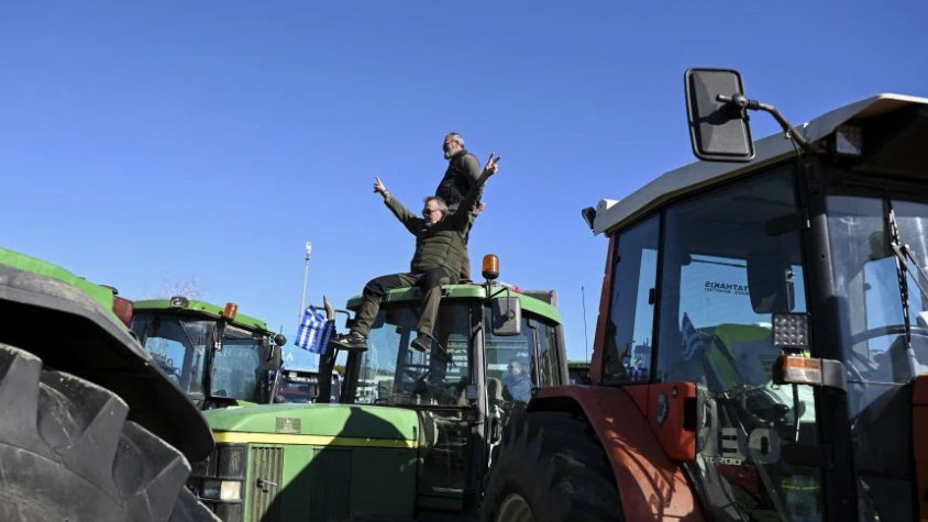 Гръцки фермери блокират границата с България