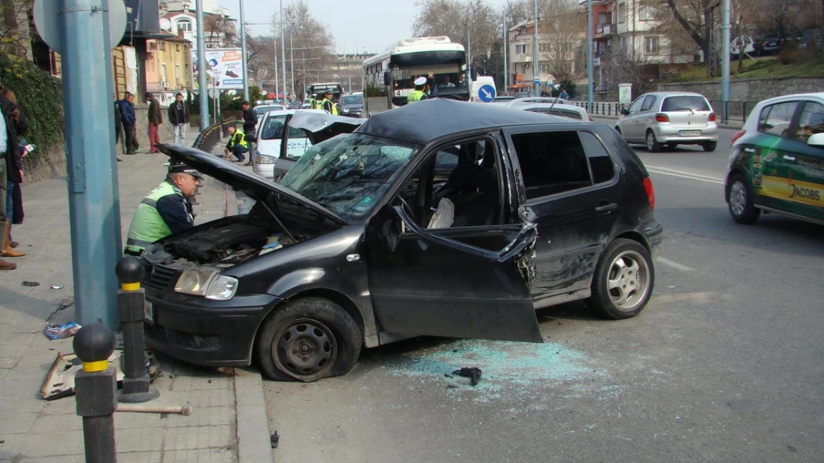 Пореден пометен, чакайки на светофар в София: Ударът е бил с над 50 км/ч