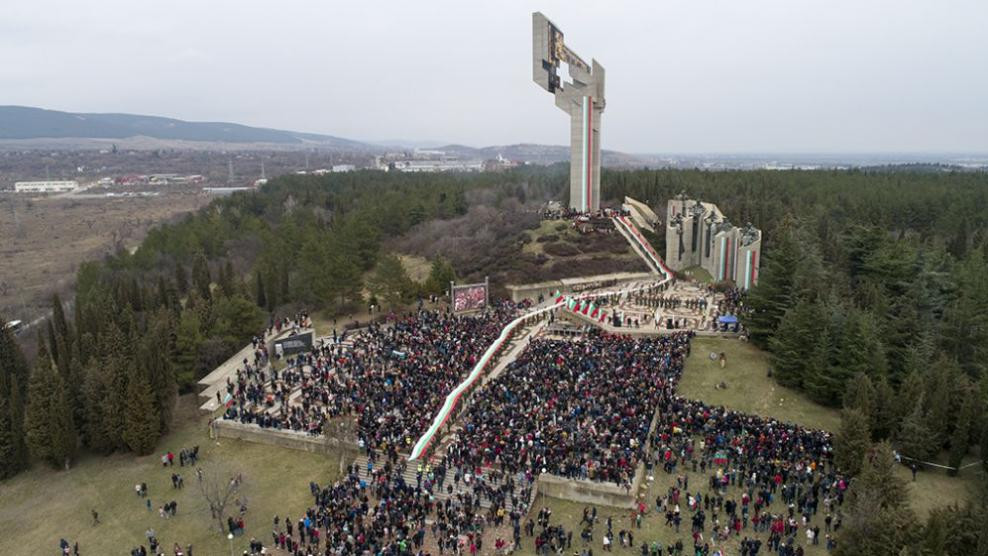Навръх 3 март в Стара Загора: Отново понасят на ръце 300-метрово българско знаме