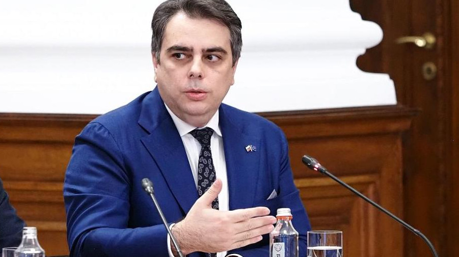 Асен Василев отрече: Нямаме намерение да вдигаме данъците