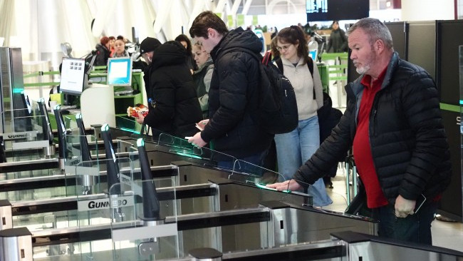 Летище София въведе система за самостоятелно сканиране на бордните карти