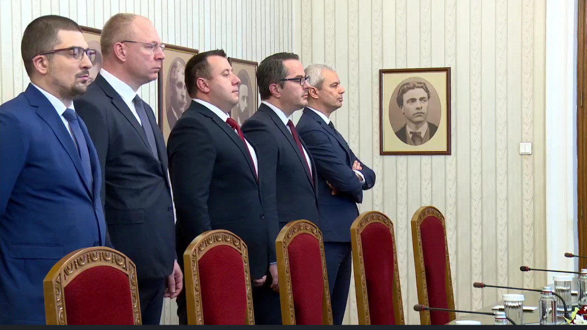 НА ЖИВО: Консултации на президента Румен Радев с представители на "Възраждане"