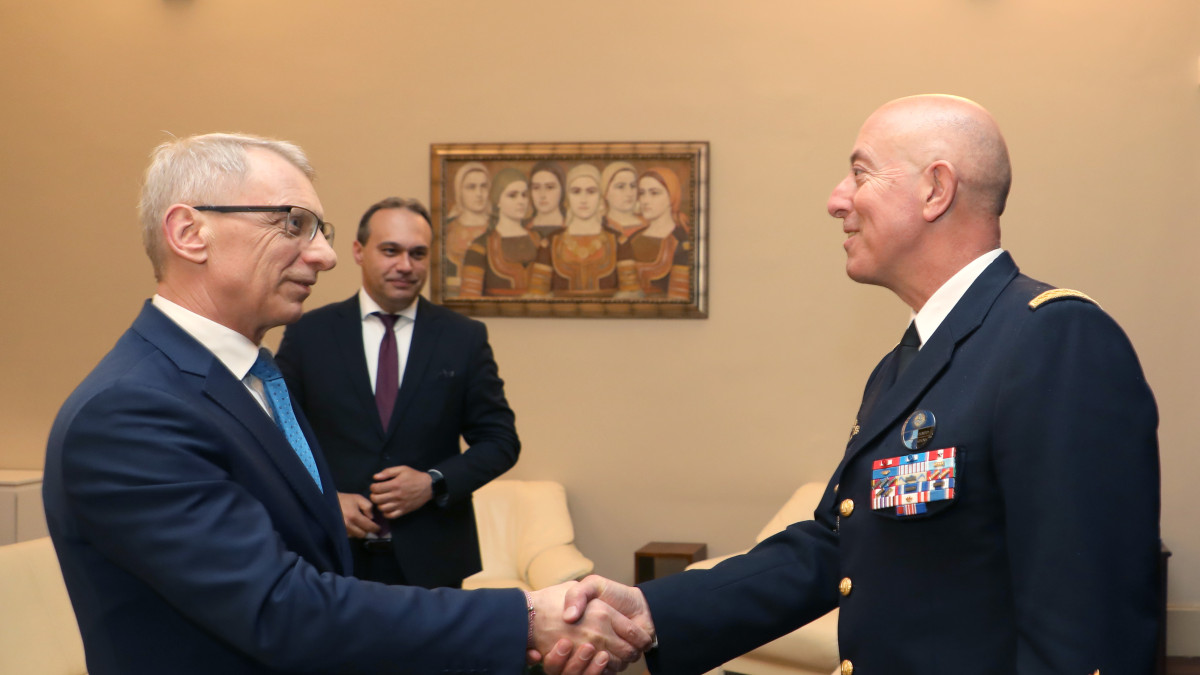 Денков се срещна с Върховния командващ на Съюзното командване по трансформацията на НАТО генерал Филип Лавин