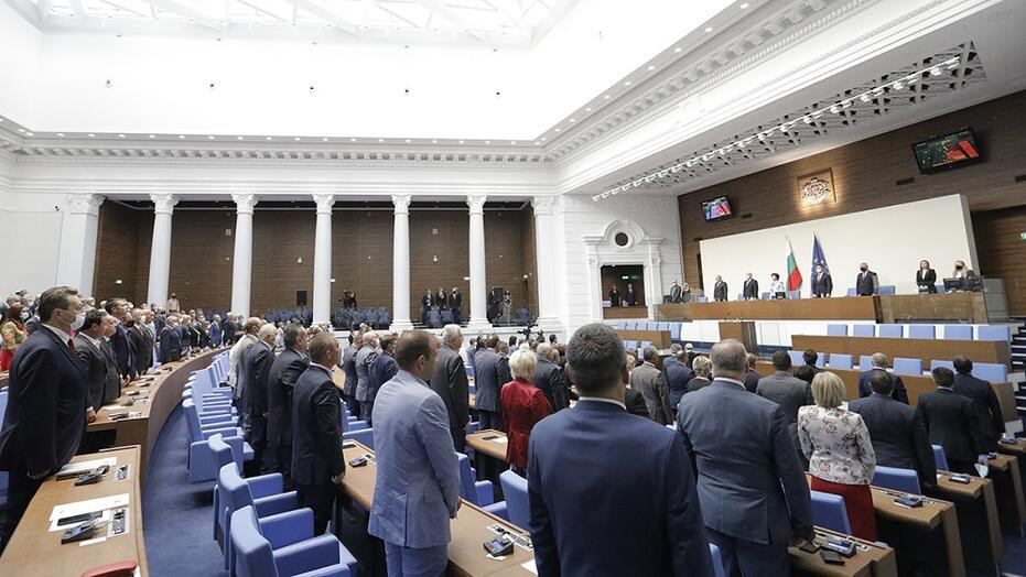Управляващи и опозиция влязоха в сблъсък в парламента на тема "мигранти"