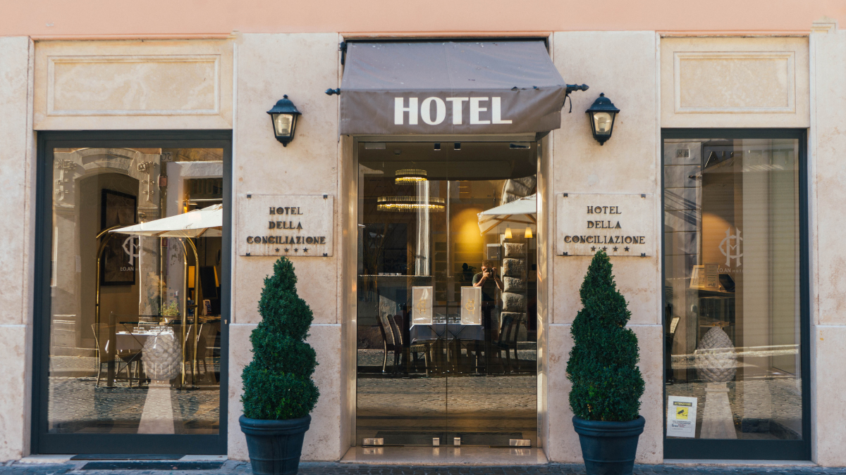 Робърт де Ниро открива два хотела в България