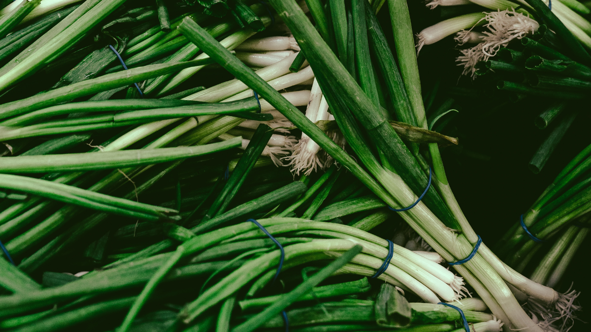 Хапвайте всеки ден: Полезните свойства на зеления лук за здравето