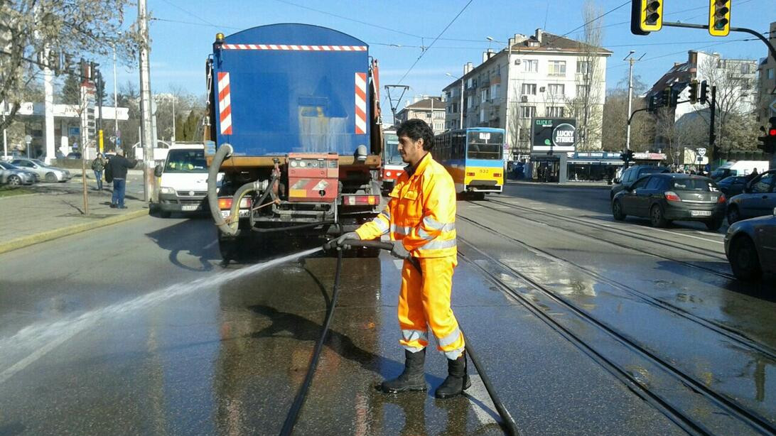 Пролетно миене и ремонт на улици, засаждане, обезпаразитяване в София