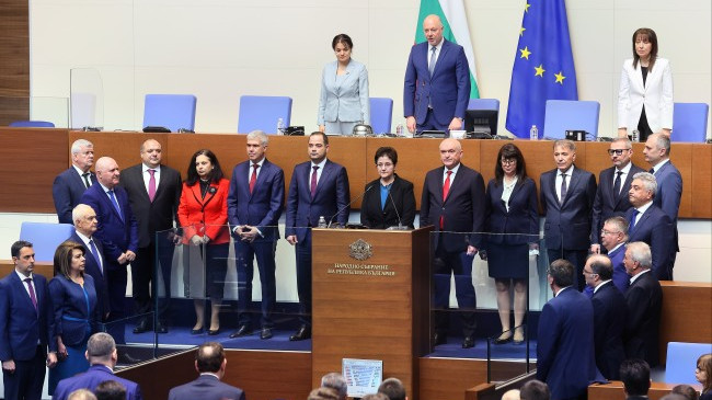 Новите министри се заклеха, ще работят в името на Република България