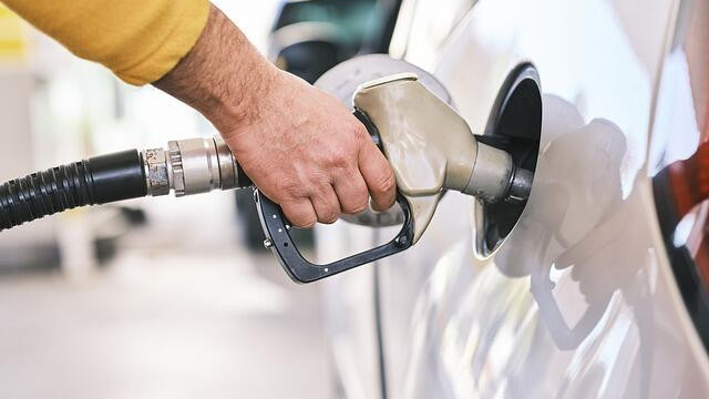 Очакват ли ни през лятото още по-високи цени на горивата