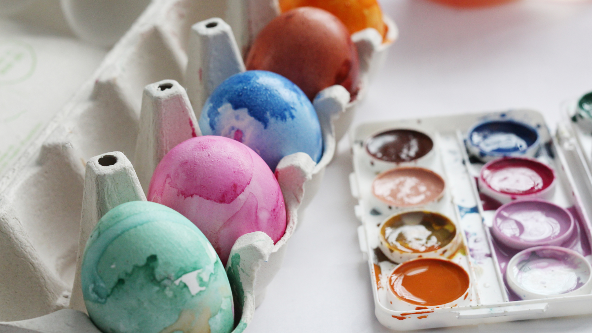 Възкресете традицията: Боядисване на яйца с естествени съставки